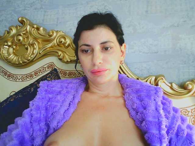 Rosalinda37 live cam on BongaCams