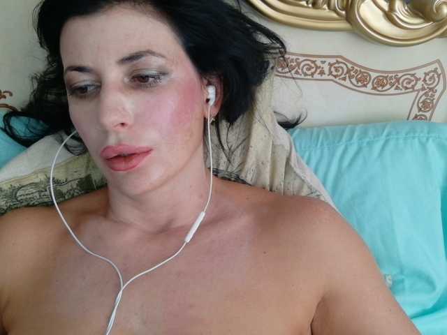 Rosalinda37 live cam on BongaCams