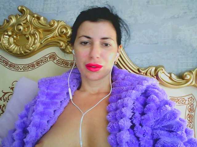 Rosalinda37 live cam on BongaCams