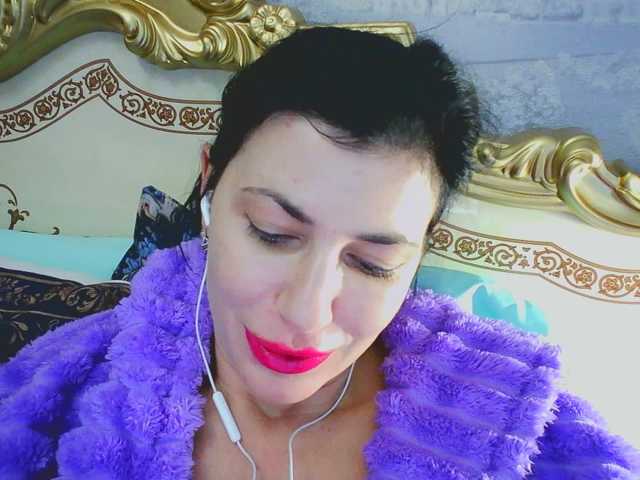 Rosalinda37 live cam preview