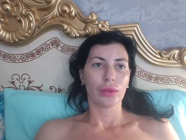 Rosalinda37 live cam on BongaCams