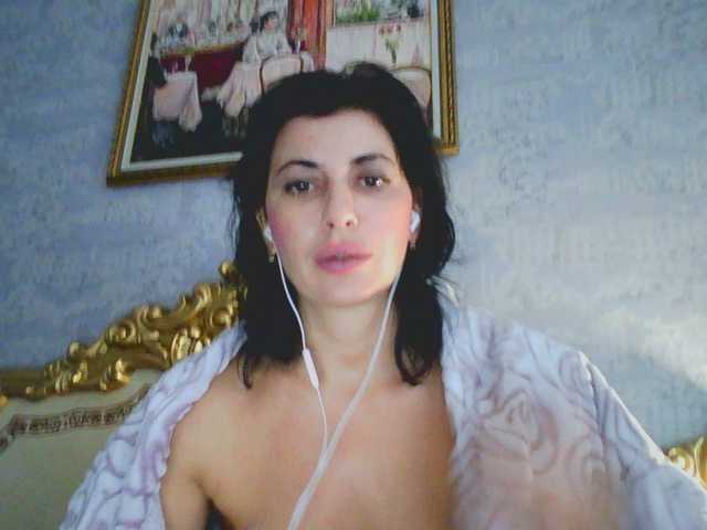 Rosalinda37 live cam on BongaCams