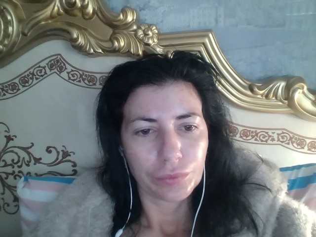 Rosalinda37 live cam on BongaCams