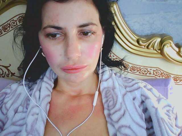 Rosalinda37 live cam preview