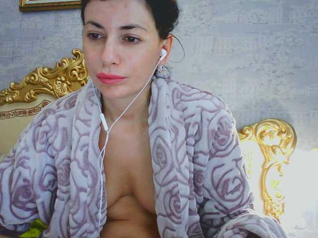 Rosalinda37 live cam on BongaCams