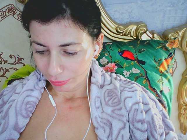 Rosalinda37 live cam on BongaCams