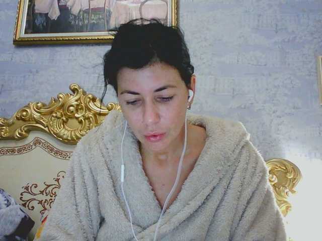 Rosalinda37 live cam on BongaCams