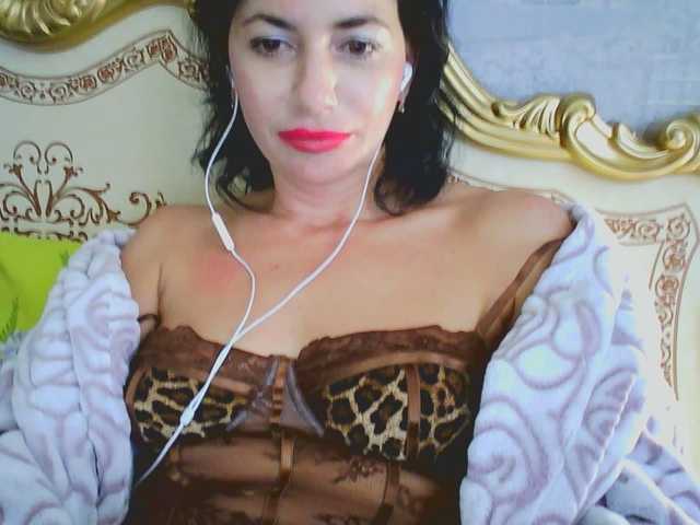 Rosalinda37 live cam on BongaCams