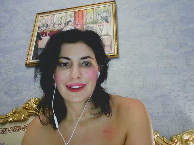Rosalinda37 live cam on BongaCams