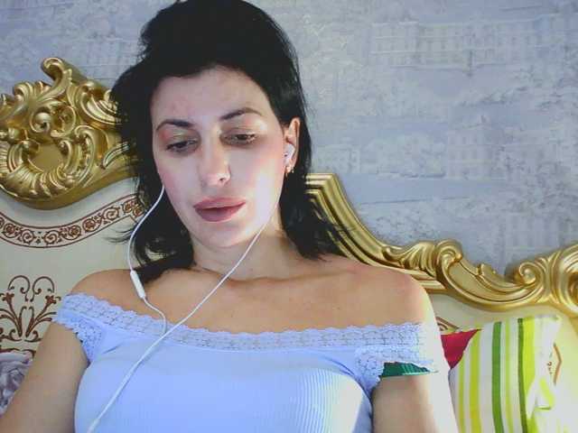 Rosalinda37 live cam on BongaCams
