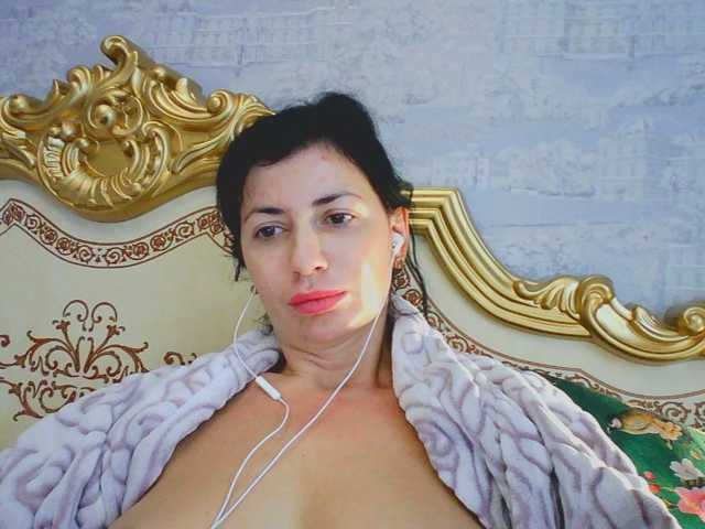 Rosalinda37 live cam preview