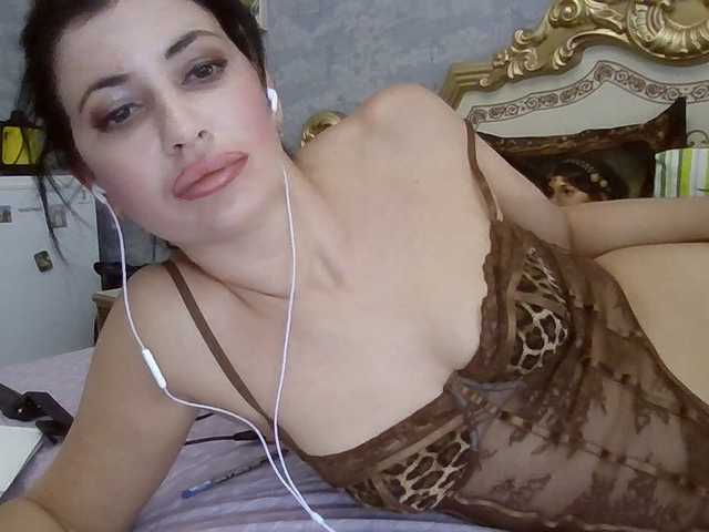 Rosalinda37 — live female cam