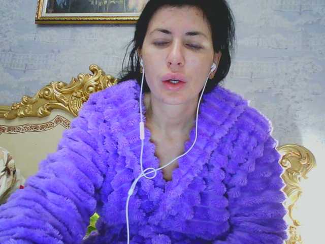 Rosalinda37 live cam on BongaCams