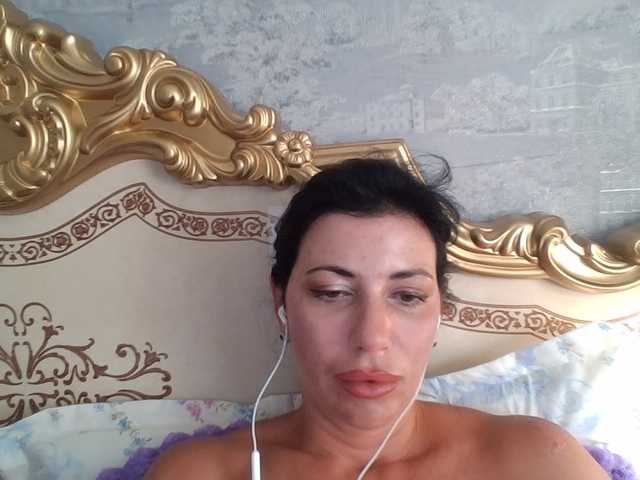 Rosalinda37 live cam on BongaCams