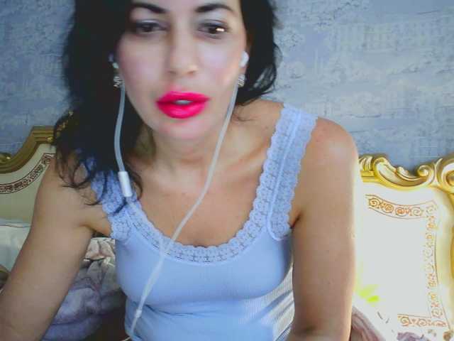 Rosalinda37 live cam on BongaCams
