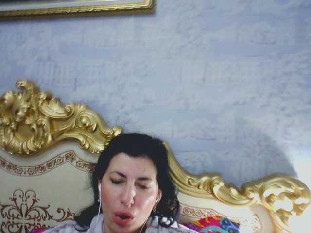 Rosalinda37 live cam on BongaCams