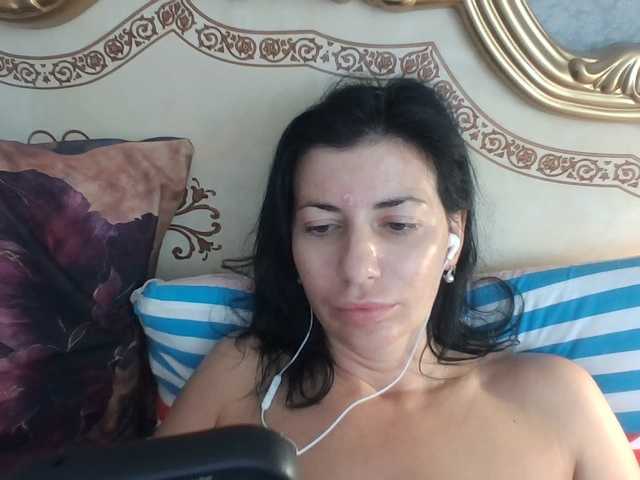 Rosalinda37 live cam on BongaCams