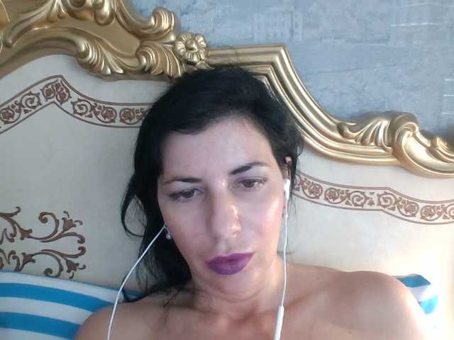 Rosalinda37 live cam on BongaCams