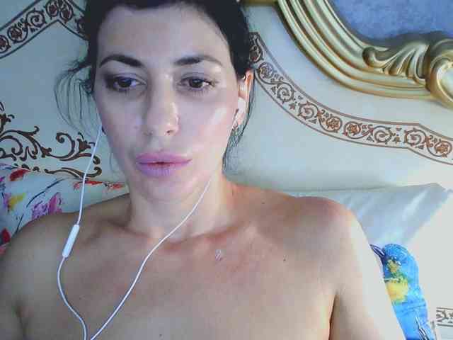 Rosalinda37 webcam