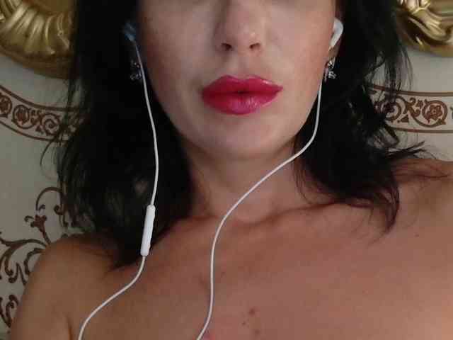 Rosalinda37 webcam