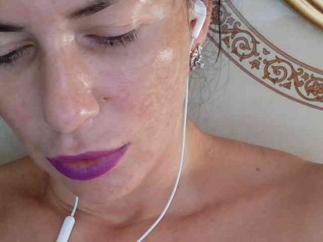 Rosalinda37 webcam