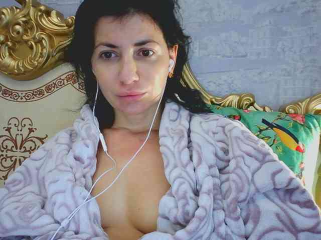 Rosalinda37 webcam