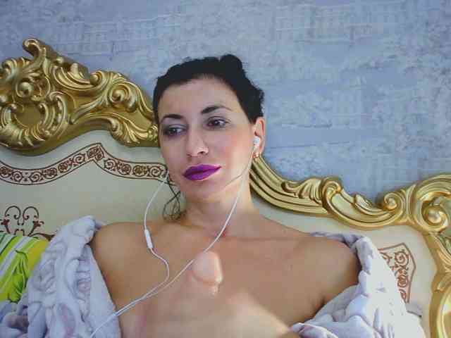 Rosalinda37 webcam