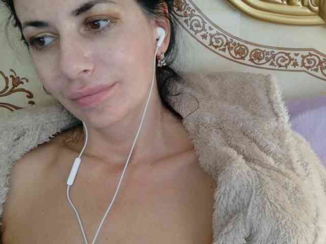 Rosalinda37 webcam
