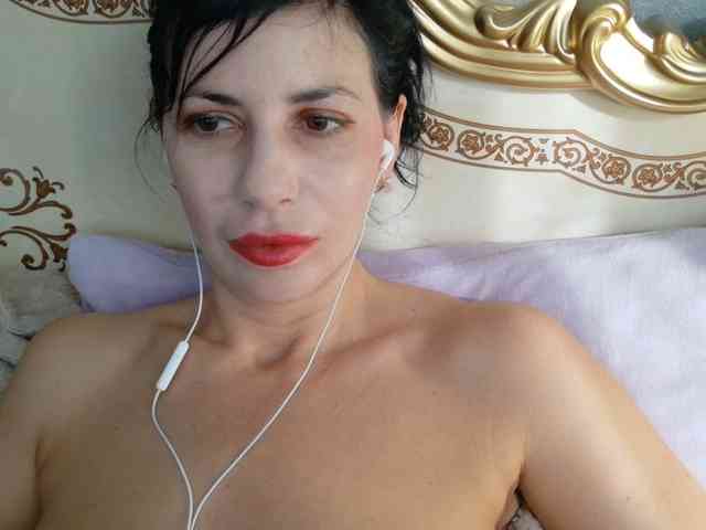 Rosalinda37 webcam