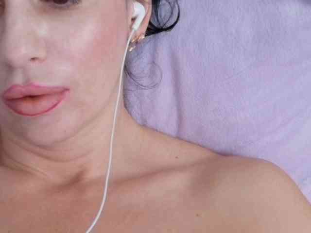 Rosalinda37 webcam