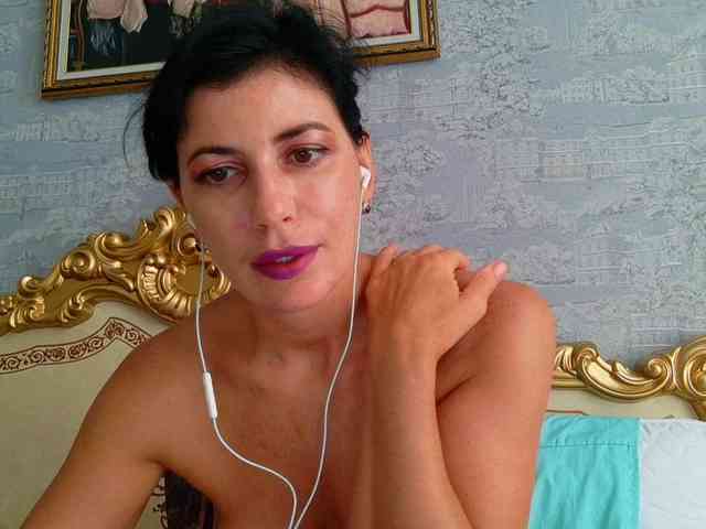 Rosalinda37 webcam