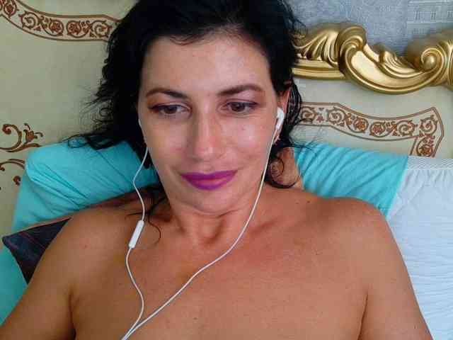 Rosalinda37 webcam