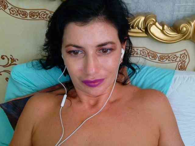 Rosalinda37 webcam