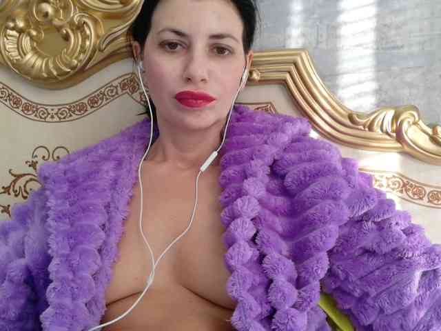 Rosalinda37 webcam