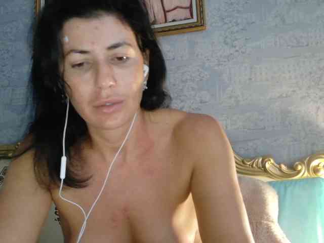 Rosalinda37 webcam