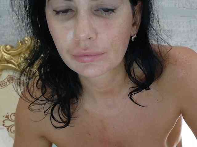 Rosalinda37 webcam