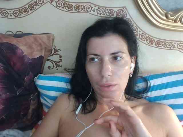 Rosalinda37 webcam
