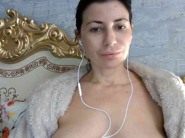 Rosalinda37 webcam