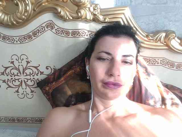 Rosalinda37 webcam