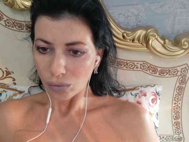 Rosalinda37 webcam