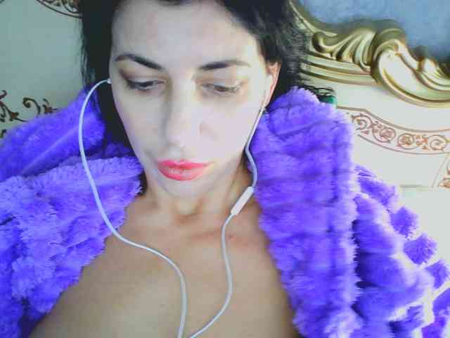 Rosalinda37 webcam