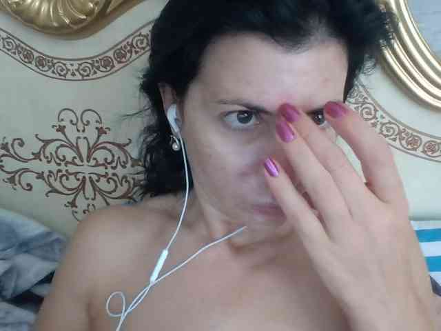Rosalinda37 webcam