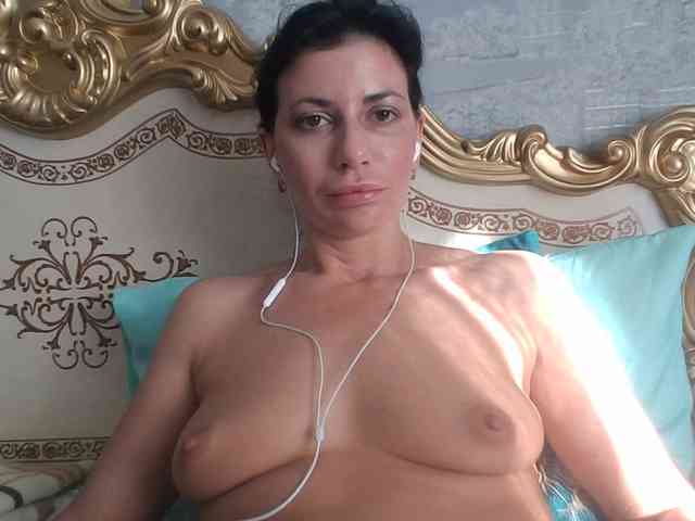 Rosalinda37 webcam