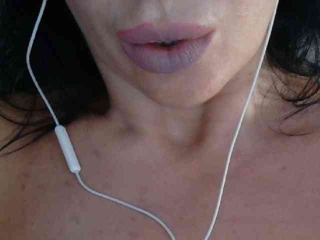 Rosalinda37 webcam