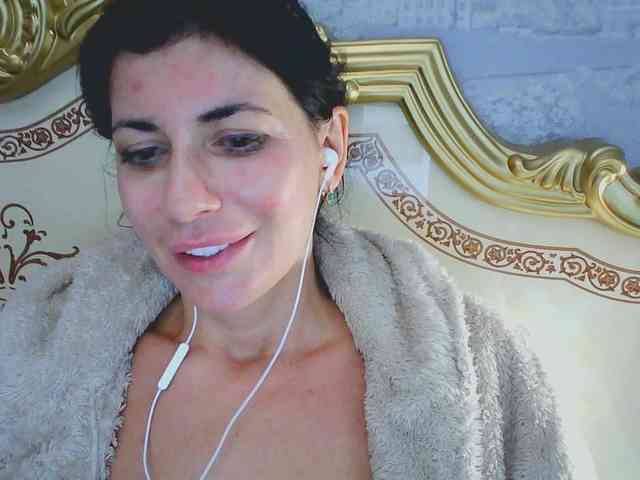 Rosalinda37 webcam
