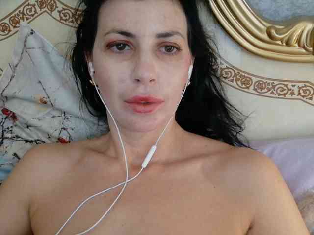 Rosalinda37 webcam