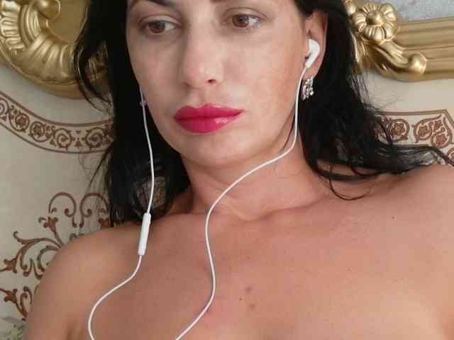 Rosalinda37 webcam