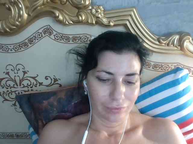 Rosalinda37 webcam