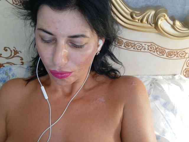 Rosalinda37 webcam