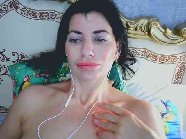 Rosalinda37 webcam
